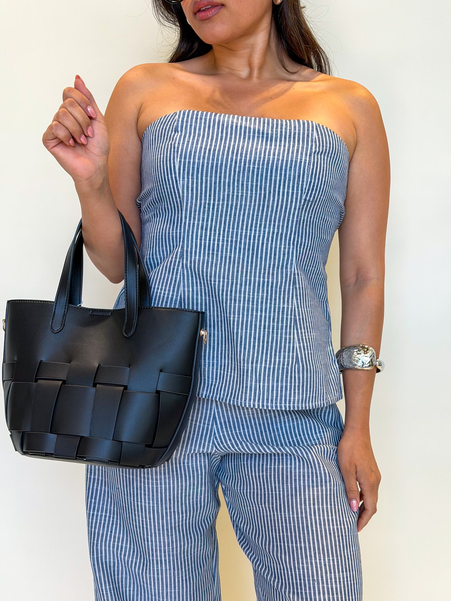 Livia-Black