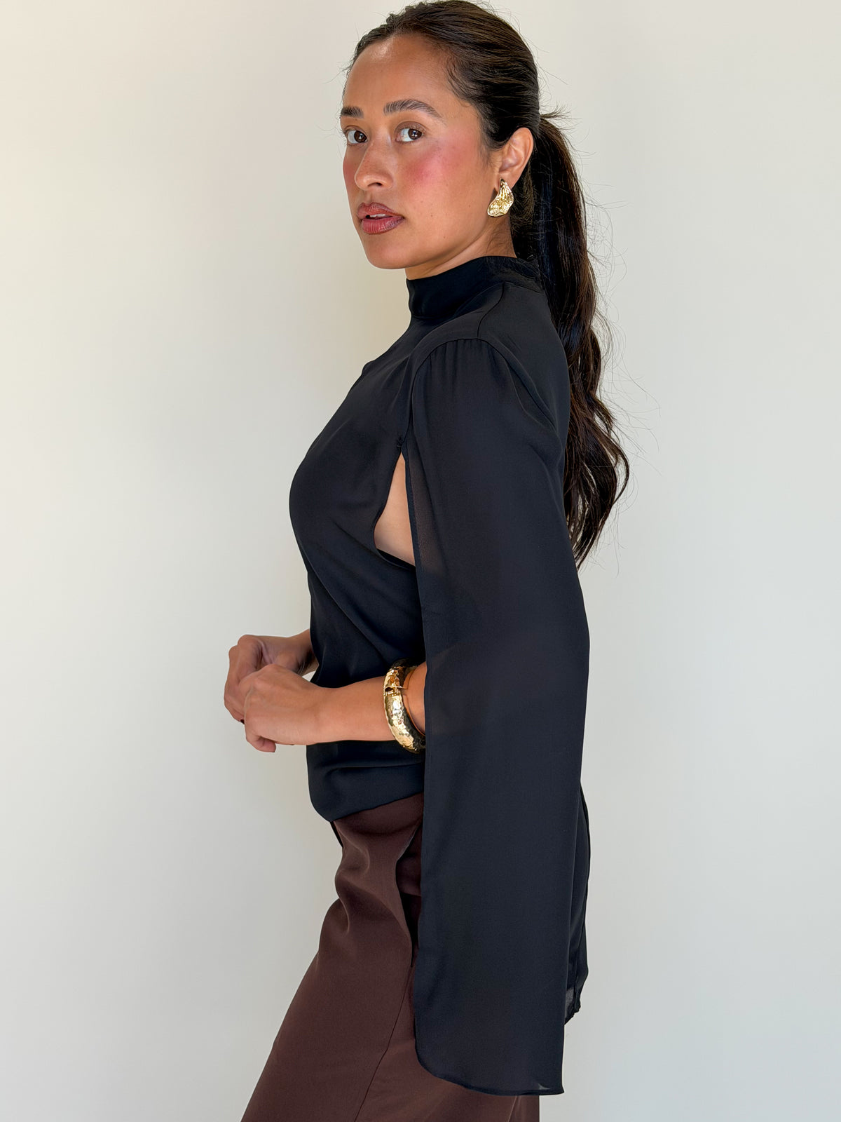 Robin Cape-Black
